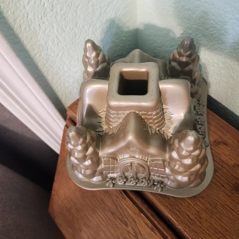 Nordic Ware Hansel & Gretel Bundt Cake Pan Mold Gingerbread‎ Castle Cottage